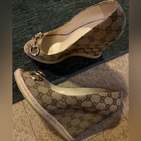 Size 40 Gucci wedge platform, authentic very sturdy and comfortable - Picture 6 of 8